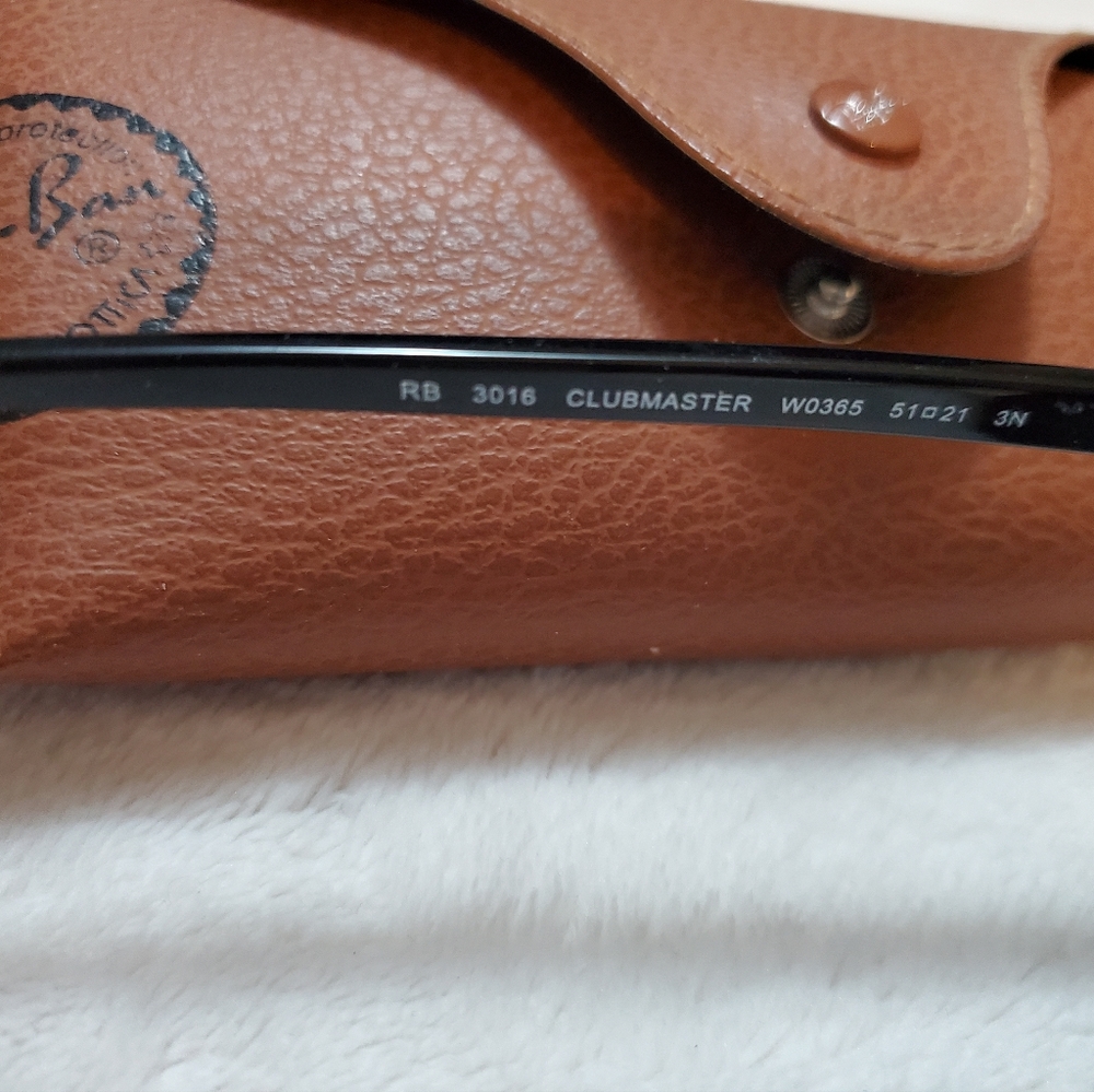 Ray-Ban Club Master Sunglasses - Picture 4 of 4